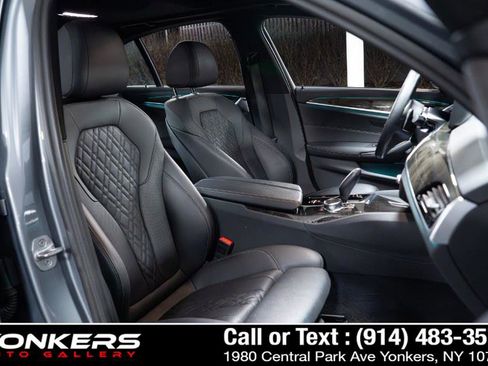 Used 2023 BMW 540i xDrive w/ M Sport Package image 40