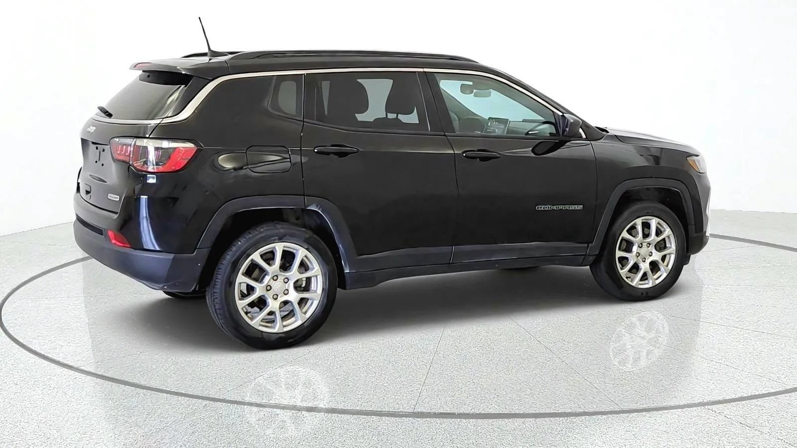 Used 2023 Jeep Compass Latitude AWD/4WD image 9