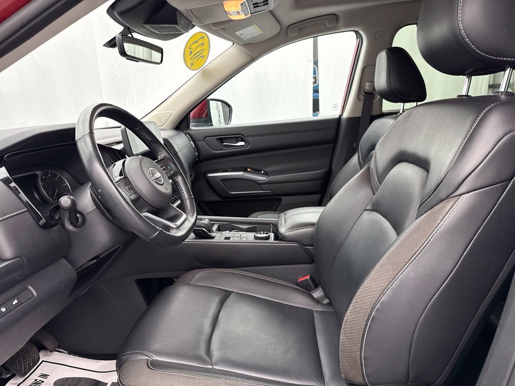 Used 2023 Nissan Pathfinder SL w/ SL Premium Package AWD/4WD image 18
