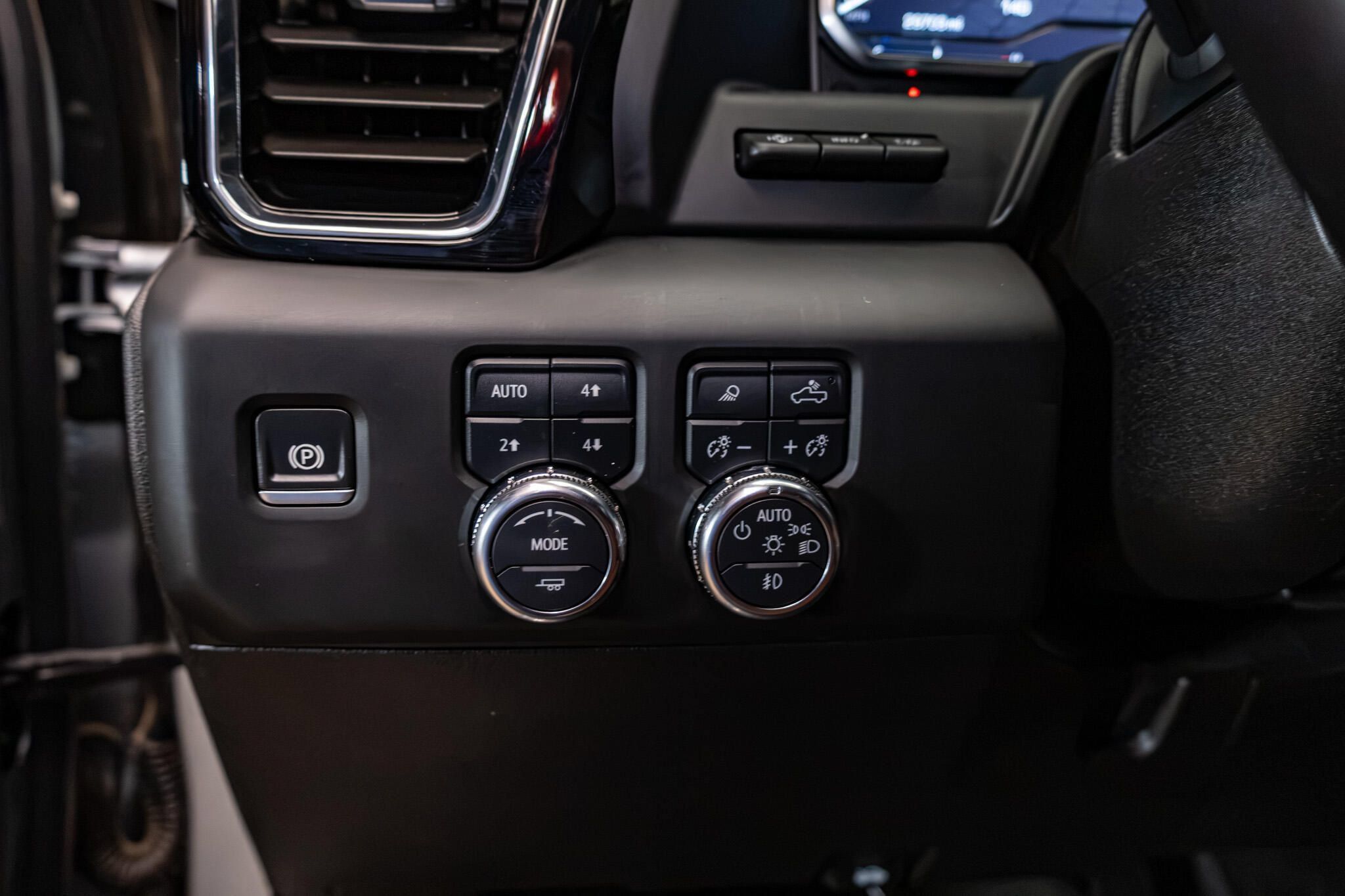 Used 2024 GMC Sierra 2500 Denali Ultimate AWD/4WD image 19