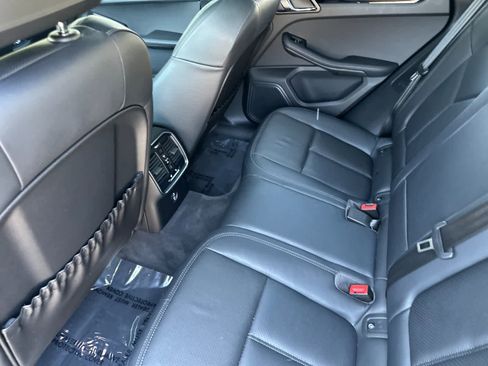Certified 2025 Porsche Macan AWD/4WD image 13
