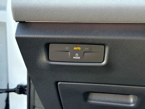 New 2025 Volkswagen Tiguan SE image 29