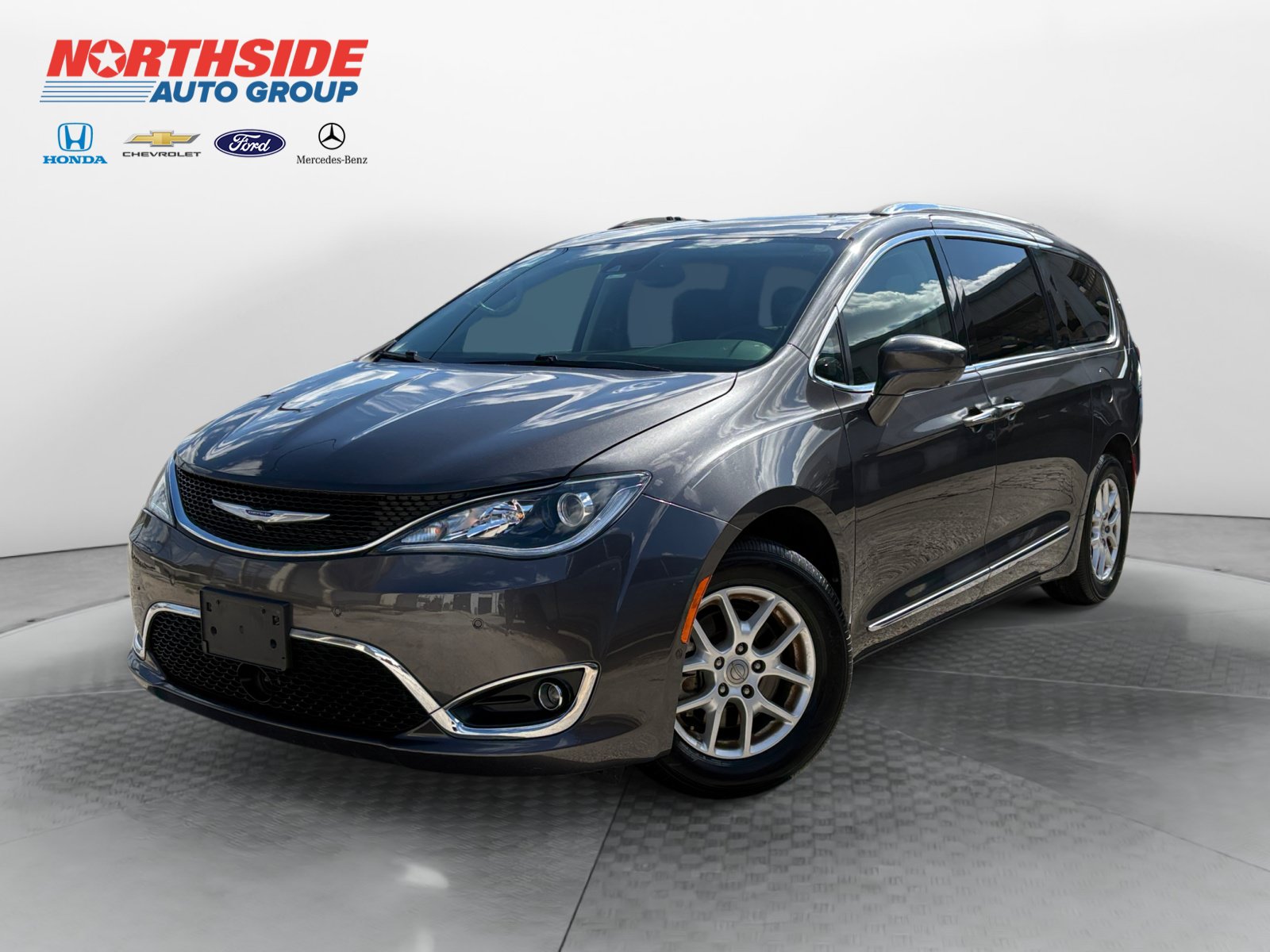 Used 2020 Chrysler Pacifica Touring-L w/ Advanced Safetytec Group FWD image 3