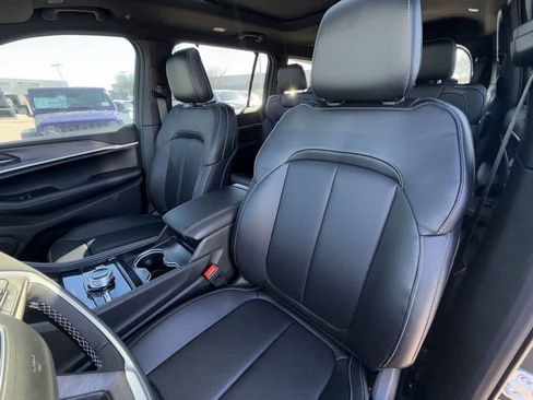 New 2025 Jeep Grand Cherokee L Limited w/ Luxury Tech Group II AWD/4WD image 11