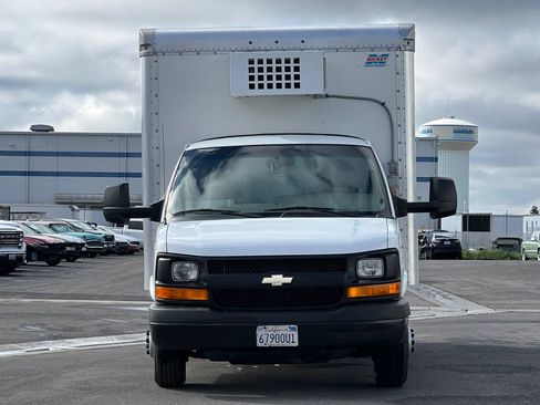 Used 2015 Chevrolet Express 4500 RWD image 10