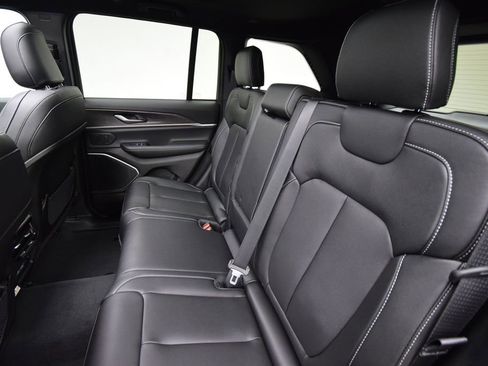 New 2025 Jeep Grand Cherokee Limited 4xe image 24