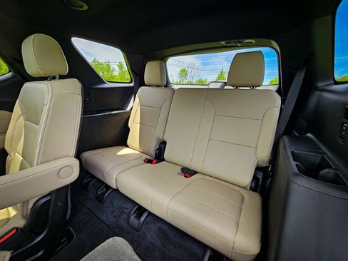 Used 2023 Chevrolet Traverse Premier AWD/4WD image 37