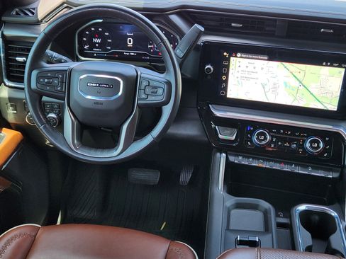 Used 2024 GMC Sierra 2500 Denali Ultimate AWD/4WD image 10