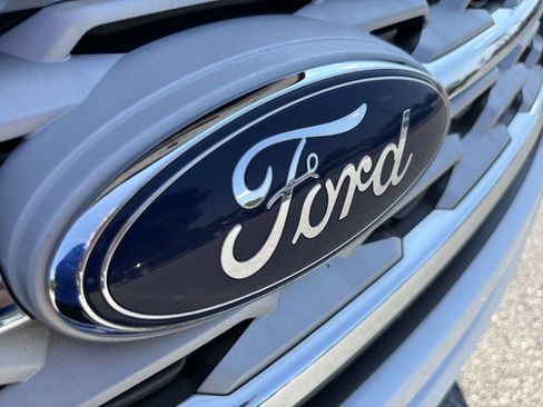 Used 2019 Ford Explorer XLT w/ Equipment Group 201A FWD image 30