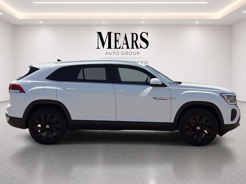 Used 2025 Volkswagen Atlas Cross Sport SE FWD image 6