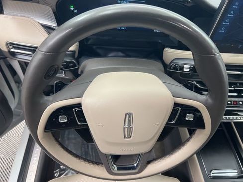 Used 2023 Lincoln Corsair Standard w/ Equipment Group 101A image 21