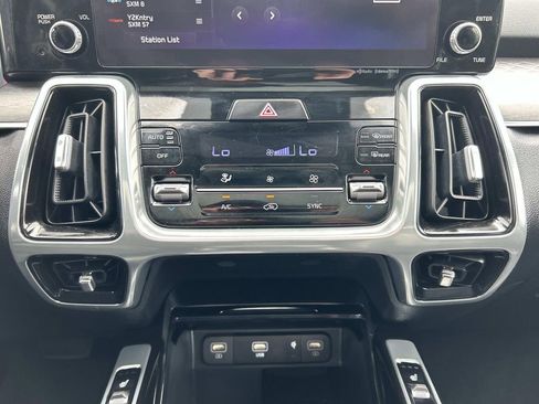 Certified 2023 Kia Sorento SX AWD/4WD image 31