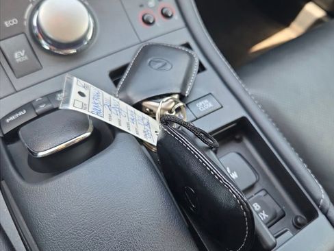 Used 2011 Lexus CT 200h Premium w/ Leather Pkg FWD image 8