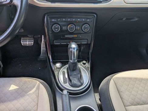 Used 2019 Volkswagen Beetle 2.0T S FWD image 14