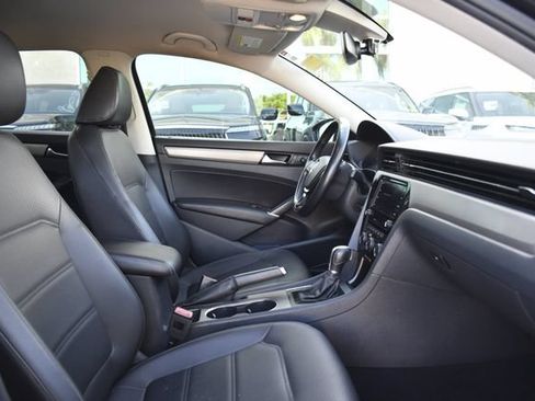 Used 2020 Volkswagen Passat 2.0T SE FWD image 25