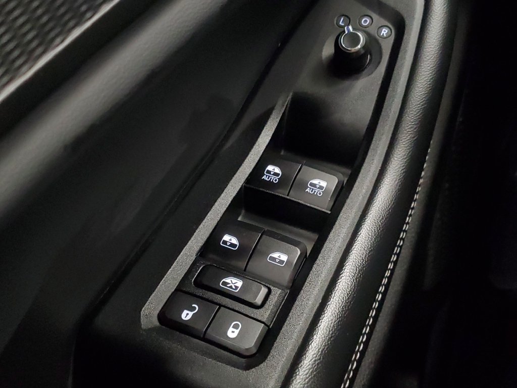 Used 2023 Jeep Grand Cherokee L Laredo AWD/4WD image 18