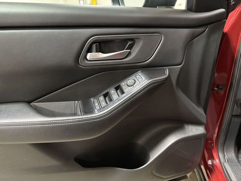 Used 2025 Nissan Rogue SV AWD/4WD image 20