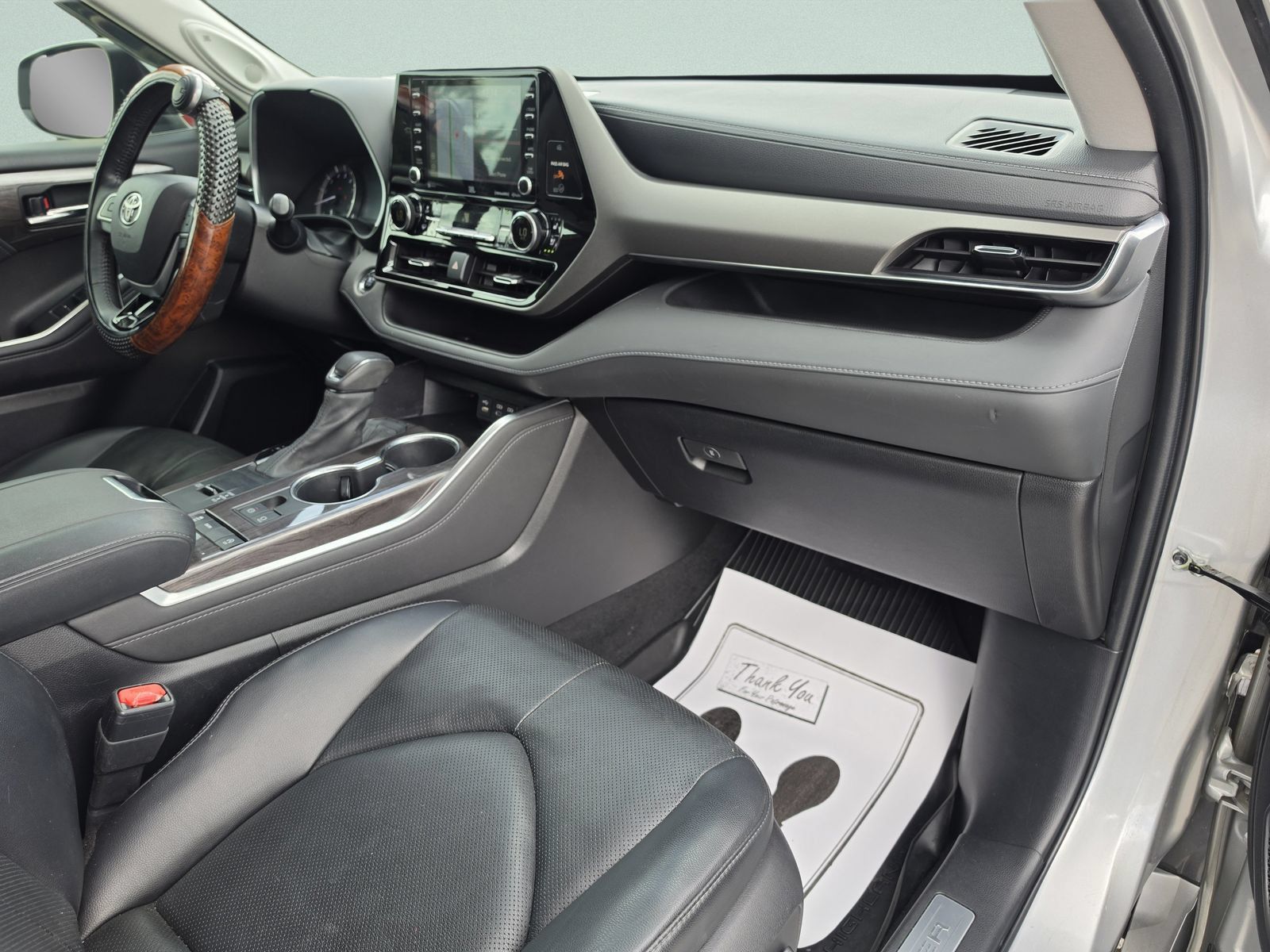 Used 2022 Toyota Highlander Limited FWD image 19