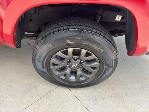 Used 2023 Toyota Tacoma SR5 AWD/4WD image 12