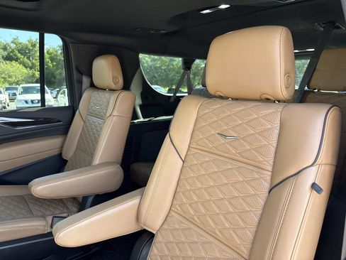 Used 2024 Cadillac Escalade ESV Sport w/ LPO, ONYX Package AWD/4WD image 14
