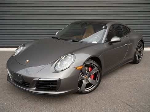 Certified 2018 Porsche 911 Carrera 4S image 1