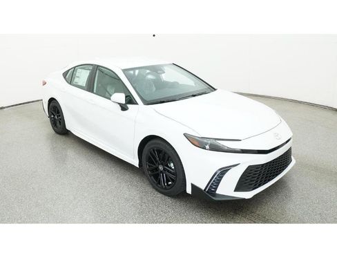 Used 2026 Toyota Camry SE FWD image 13