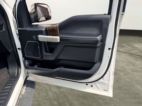 Used 2019 Ford F150 Lariat w/ Equipment Group 502A Luxury AWD/4WD image 31
