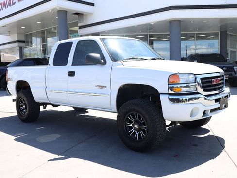 Used 2004 GMC Sierra 1500 SLE w/ Off-Road Package AWD/4WD image 8