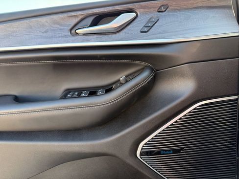 Used 2023 Jeep Grand Cherokee Overland w/ Luxury Tech Group IV image 23