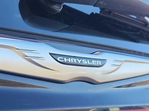Used 2023 Chrysler Pacifica Touring-L FWD image 30