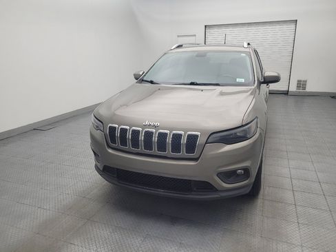 Used 2019 Jeep Cherokee Latitude Plus w/ Cold Weather Group AWD/4WD image 15
