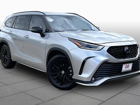Used 2023 Toyota Highlander XSE FWD image 3