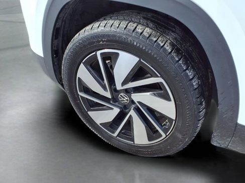 Used 2024 Volkswagen Atlas SE image 17