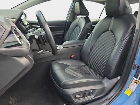 Used 2024 Toyota Camry SE image 14