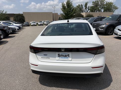 Certified 2025 Honda Accord SE image 6