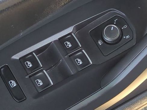 Used 2024 Volkswagen Jetta SE FWD image 25