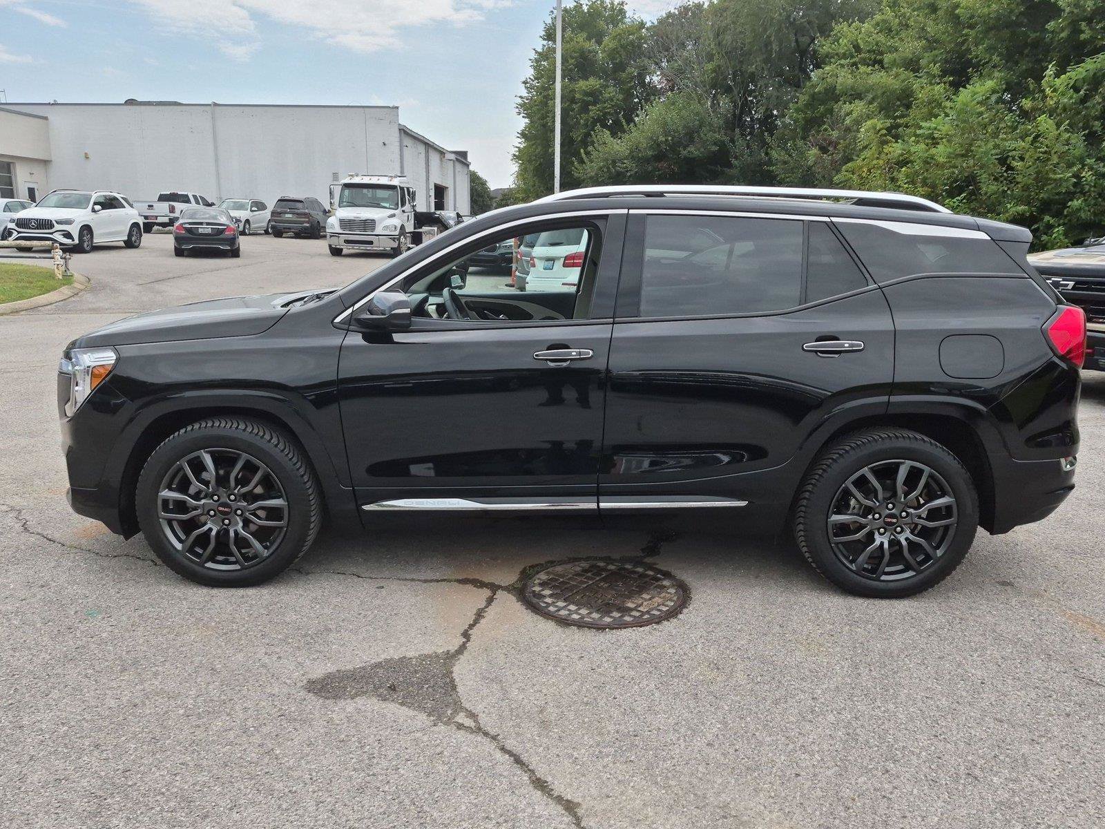Used 2023 GMC Terrain Denali w/ Black Diamond Edition AWD/4WD image 2