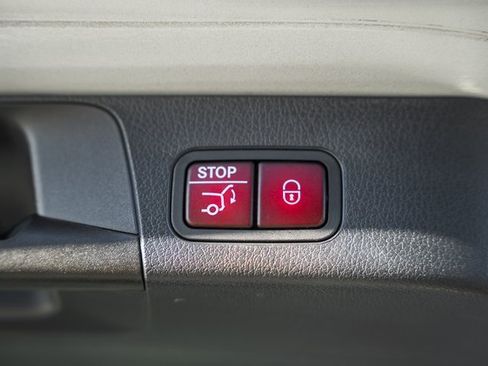 Certified 2023 Mercedes-Benz GLB 250 4MATIC image 11