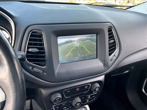 Used 2019 Jeep Compass Latitude w/ Popular Equipment Group image 18