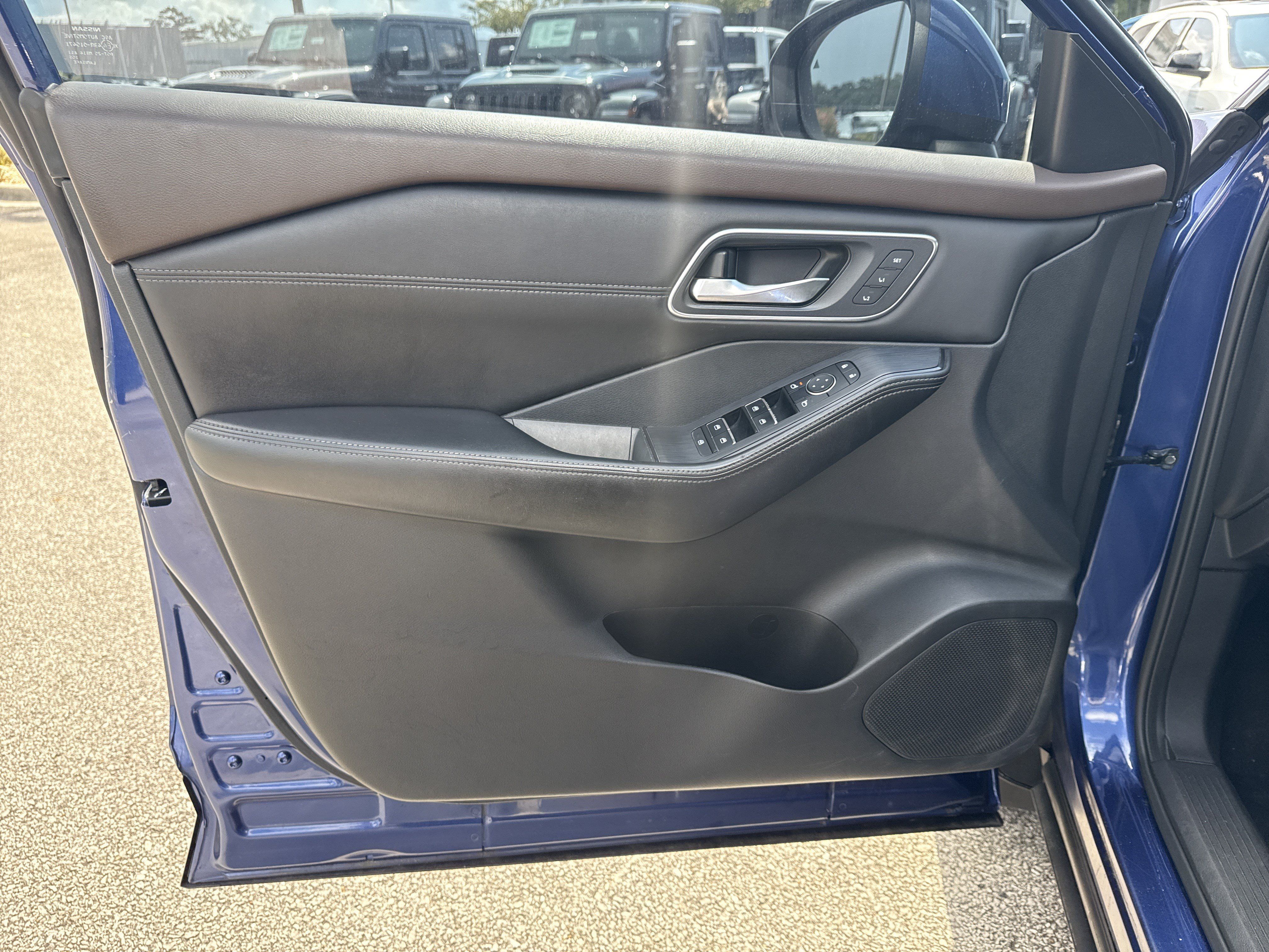 Used 2023 Nissan Rogue Platinum FWD image 10