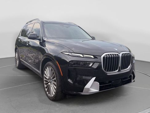 Used 2024 BMW X7 xDrive40i w/ Premium Package AWD/4WD image 4