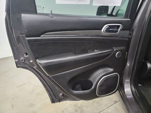 Used 2015 Jeep Grand Cherokee SRT w/ Luxury Group II AWD/4WD image 25