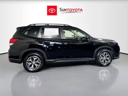 Used 2023 Subaru Forester Premium image 2
