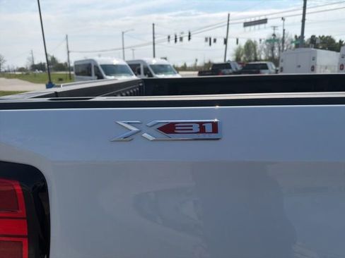 New 2026 GMC Sierra 1500 SLT image 7