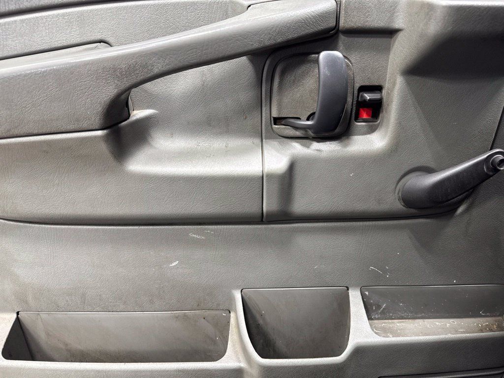 Used 2011 Chevrolet Express 3500 Extended RWD image 8