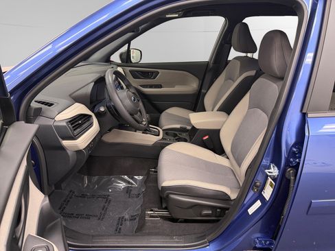 Used 2025 Subaru Forester Premium AWD/4WD image 9