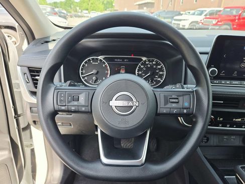 Used 2024 Nissan Rogue SV AWD/4WD image 18