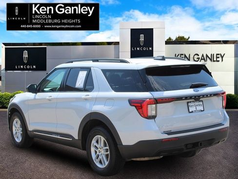 Used 2025 Ford Explorer Active AWD/4WD image 8