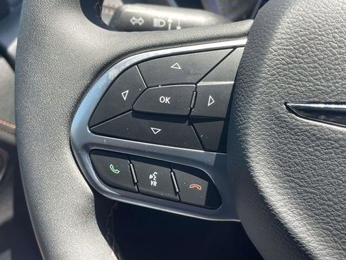 Used 2026 Chrysler Pacifica Pinnacle FWD image 23