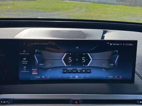 Used 2025 BMW iX xDrive50 w/ Sport Package image 18